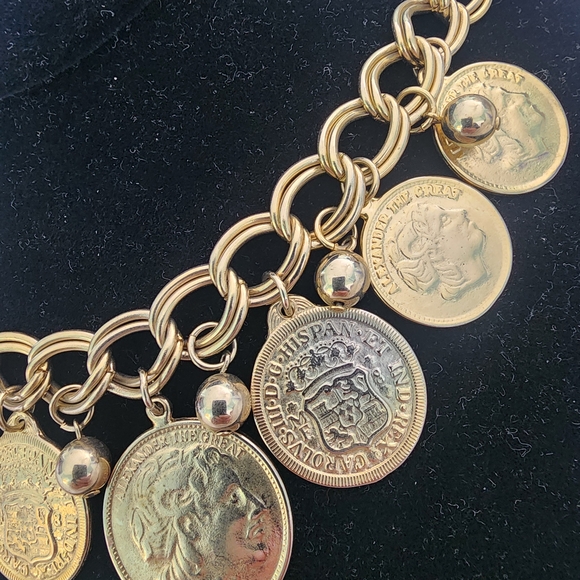 Vintage Gold Tone Coin Charm Bracelet Fashion Jewelry - Picture 4 of 8